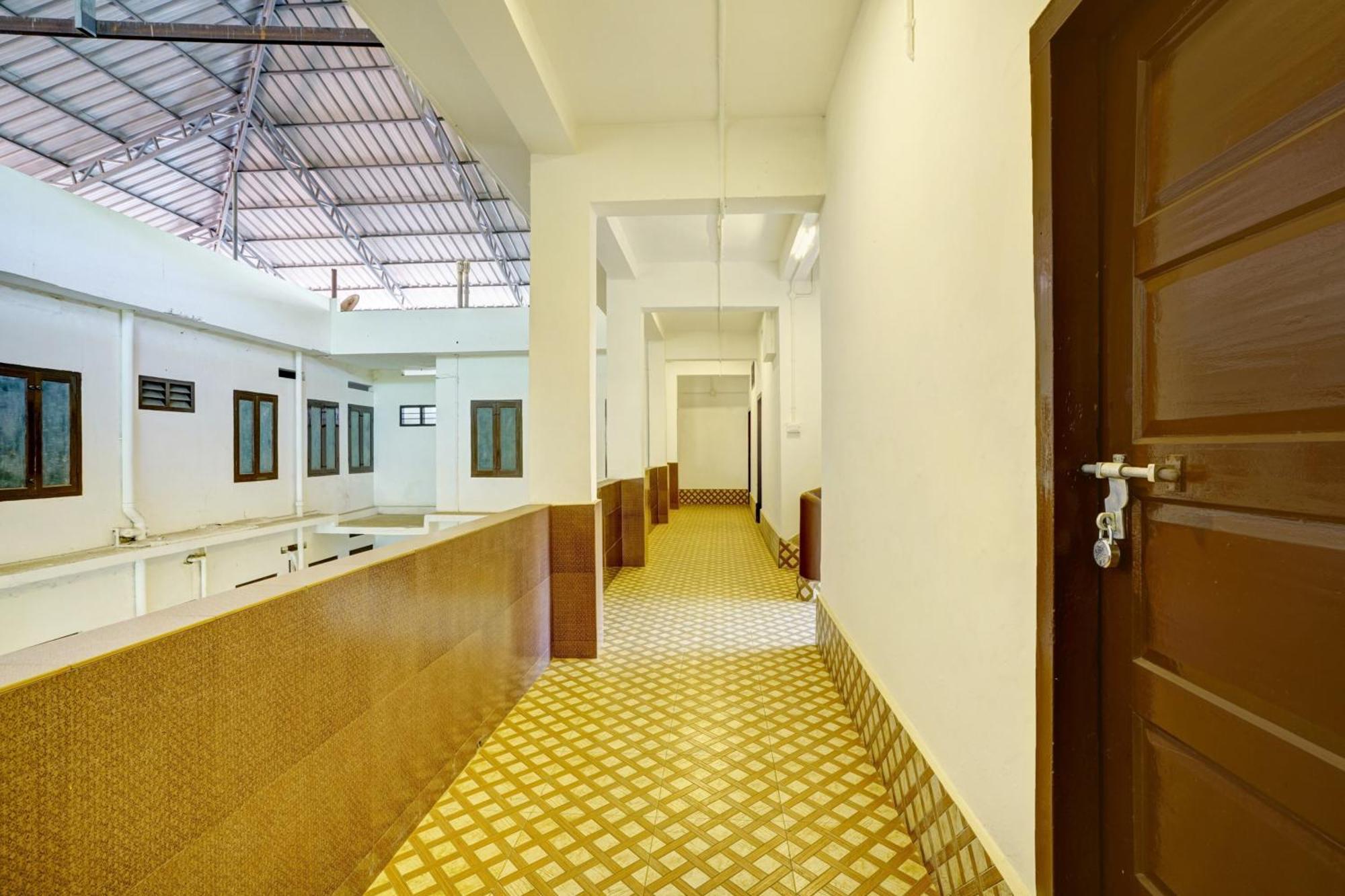 Super Hotel O Ceasar Palace Annex Thodupuzha Buitenkant foto